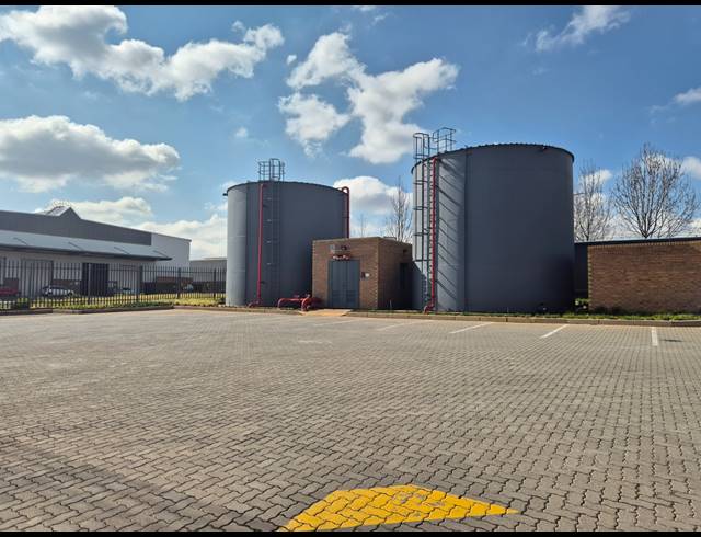 4,990M² WAREHOUSE TO LET IN GOSFORTH PARK
